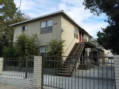 Main picture of 1740 1/2 Garfield Pl
