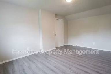 Main picture of 405 S Maple St