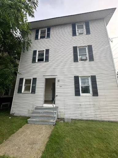 Main picture of 325 Main St