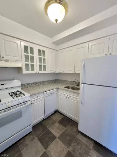 Main picture of 412 Westchester Ave