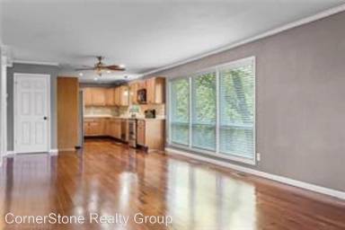 Main picture of 1000 S Elm St