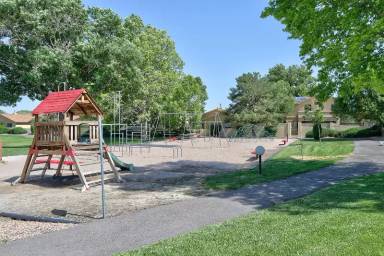 Main picture of 10801 Griffith Park Dr NE