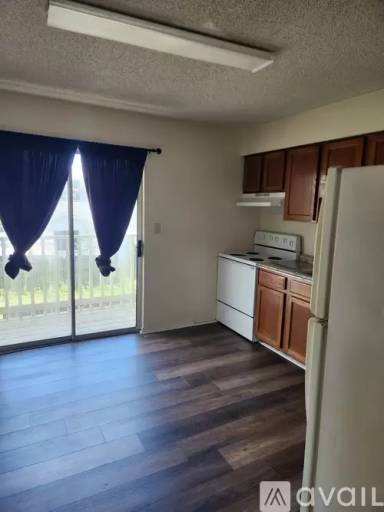Main picture of 696 S 72nd Ave