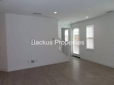 Main picture of 2786 Telegraph Blvd