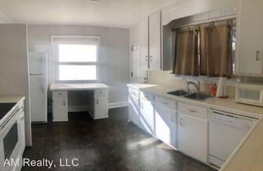 Main picture of 827 Mohigan St