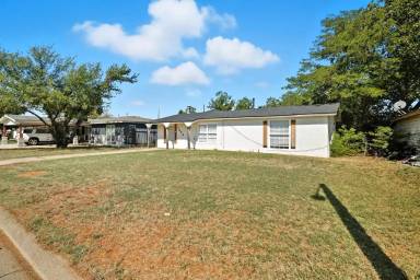 Main picture of 2034 Collins Ave