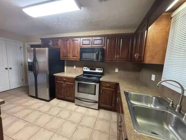 Main picture of 385 Lee Road 2141