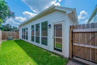 Main picture of 15822 Shoreline Terrace Dr