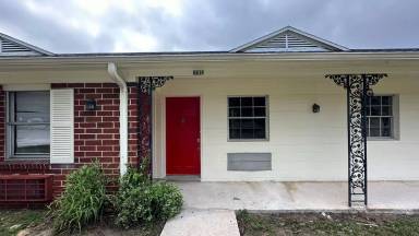 Main picture of 390 W Haines Blvd