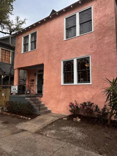 Main picture of 3340 Canal St