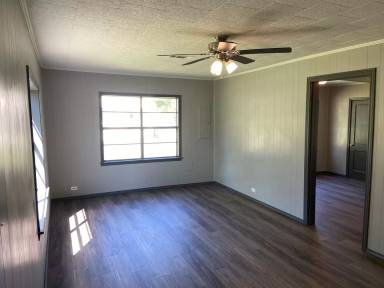 Main picture of 400 W Miller St