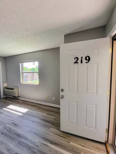 Main picture of 107 W Carter Rd