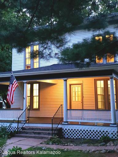 Main picture of 517 Washington St