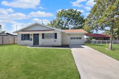 Main picture of 1213 Meadow Dr