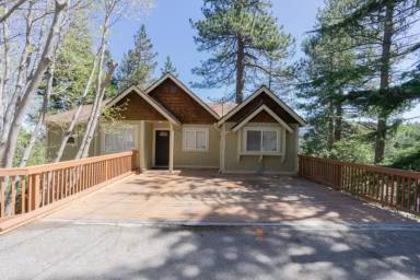 Main picture of 23866 Lakeview Dr