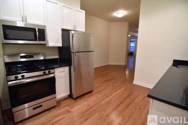 Main picture of 900 W Belmont Ave