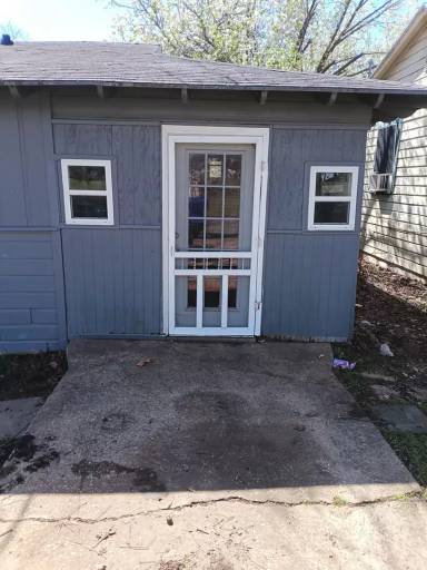 Main picture of 632 E Sears St