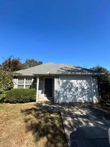 Main picture of 904 Red Feather Trl