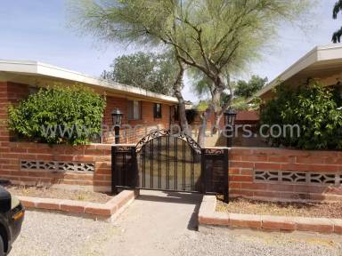 Main picture of 2617 E Water St