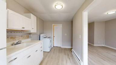 Main picture of 2550 Elyria Ave