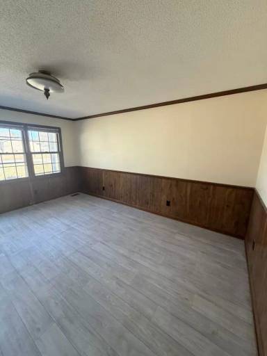 Main picture of 3155 Lakewood Dr