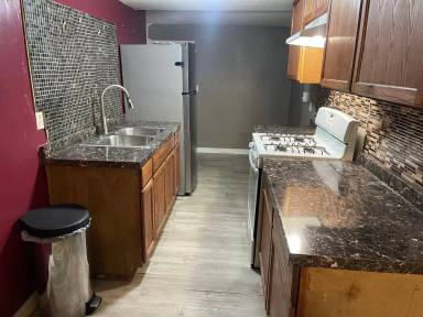 Main picture of 574 Orleans St