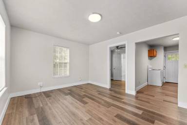 Main picture of 613 W Madison St