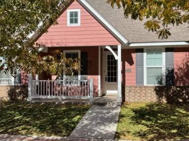 Main picture of 2104 10th St