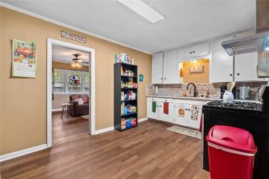 Main picture of 977 N Stephen Ave