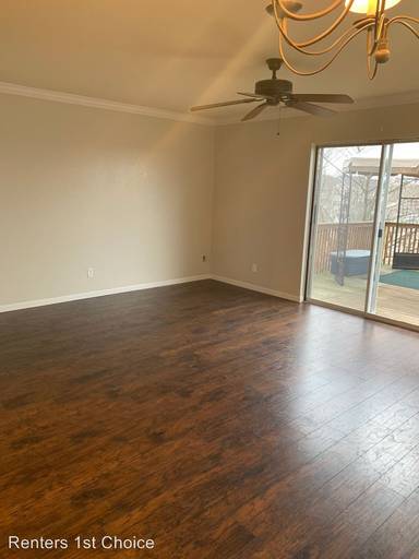 Main picture of 5360 Lakewood Ter