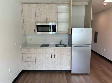 Main picture of 1060 NE Cleveland Ave