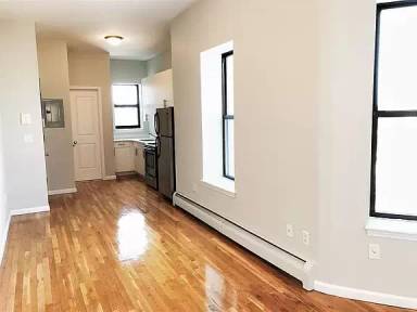 Main picture of 554 E 149th St