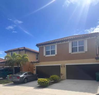 Main picture of 739 Simeon Dr