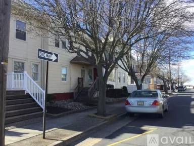 Main picture of 2 N Austin Ave