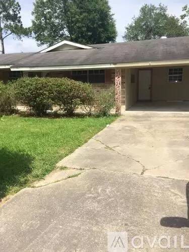 Main picture of 761 E Versailles Dr
