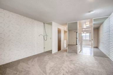 Main picture of 1060 S Parker Rd