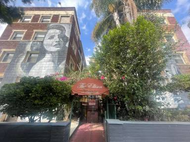 Main picture of 15 Paloma Ave