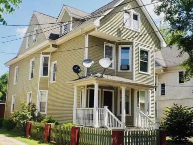 Main picture of 879 Elm St