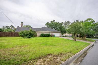 Main picture of 3556 N River Ridge Dr