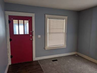 Main picture of 310 E College St