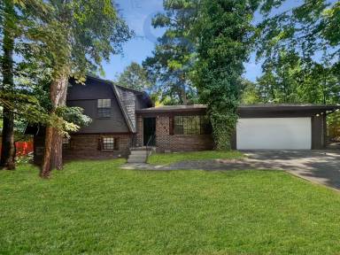 Main picture of 7404 Meadows Dr