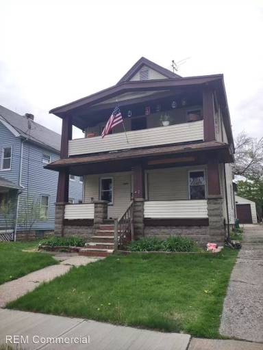 Main picture of 2215 Hood Ave