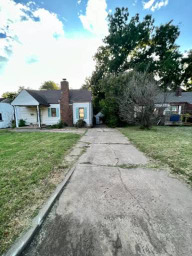 Main picture of 2025 S Dewey Ave