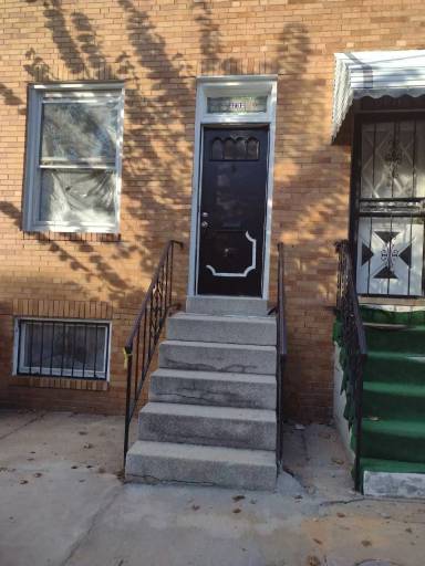 Main picture of 2732 Mura St