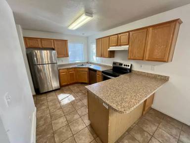 Main picture of 567 N Main St