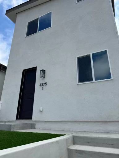 Main picture of 393 Gavin St