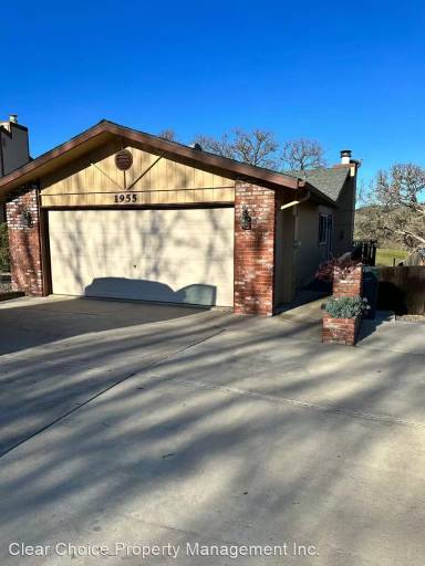 Main picture of 1955 Willowbrook Ln