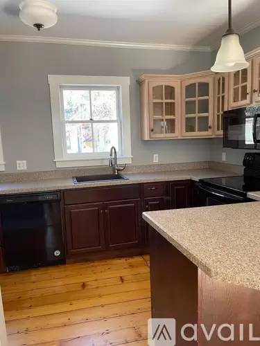 Main picture of 184 Elm St