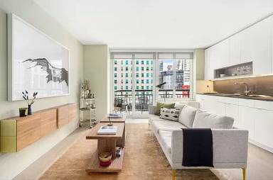 Main picture of 71 W 37th St