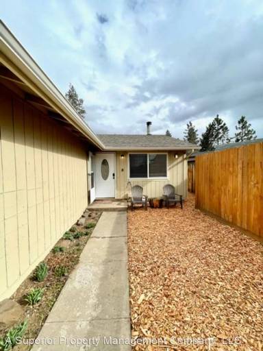 Main picture of 353 SE Yew Ln